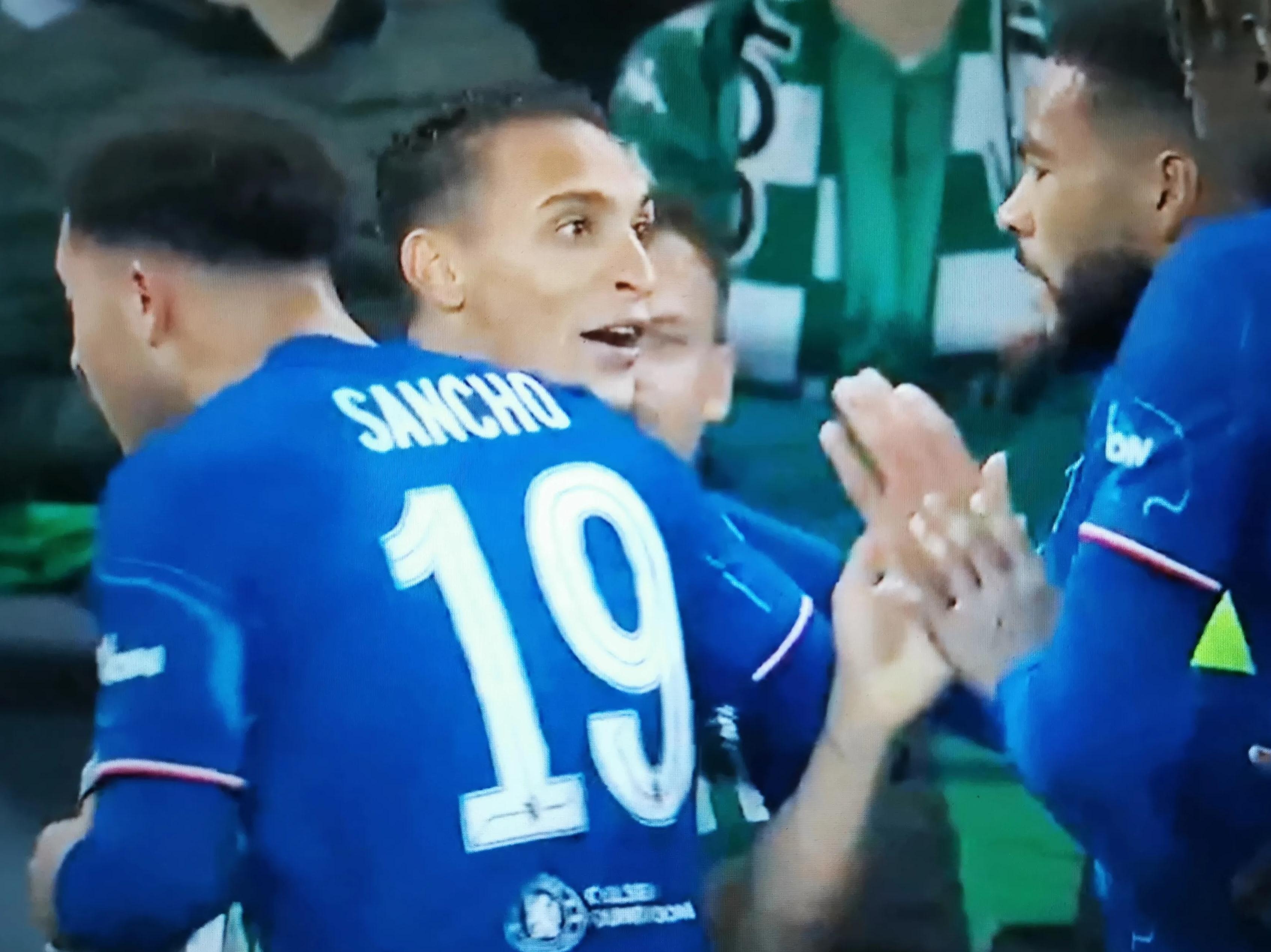 切尔西绝杀英格兰，德容制霸全场的简单介绍