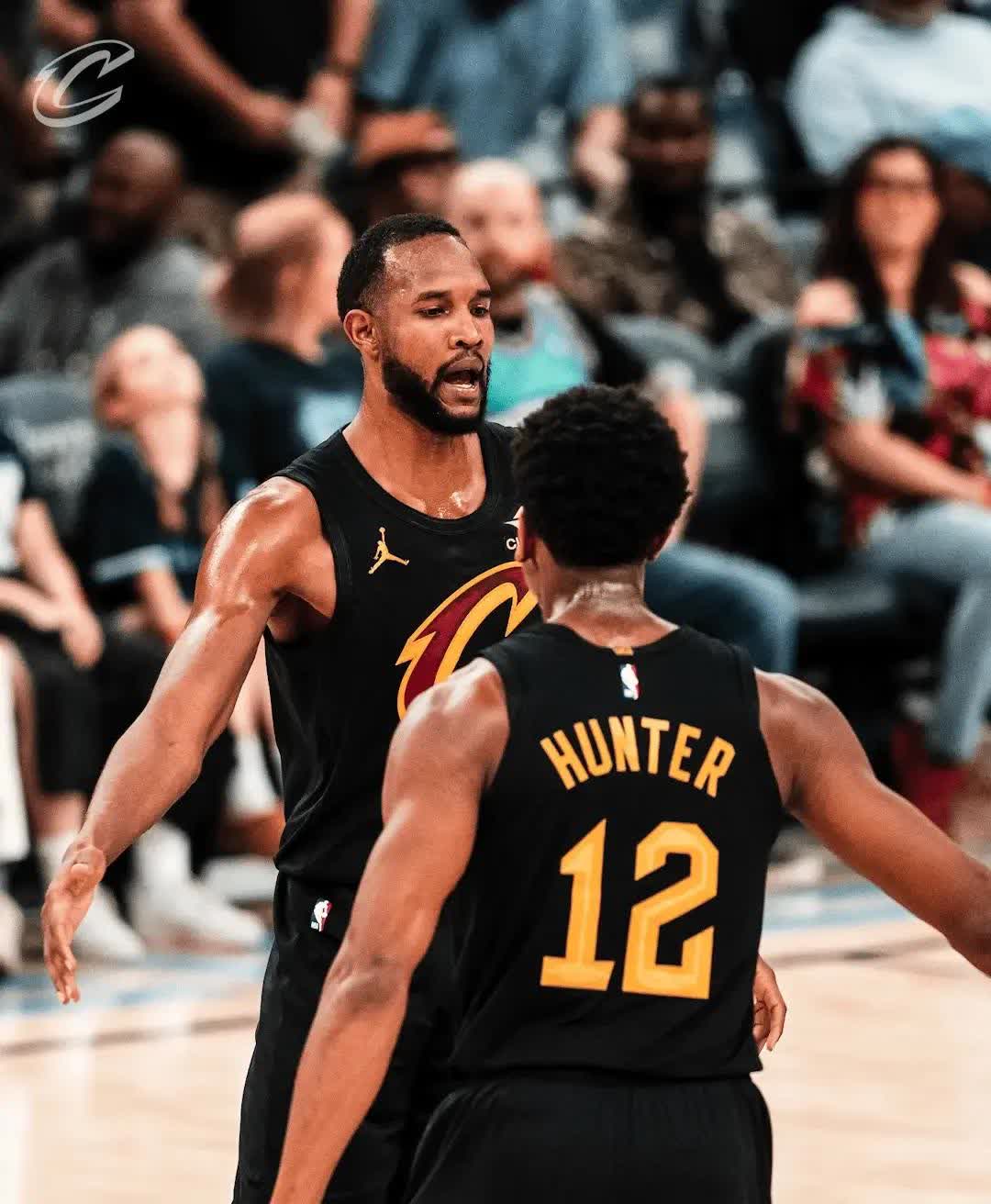 法国男篮险胜国王，米切尔关键制胜的简单介绍