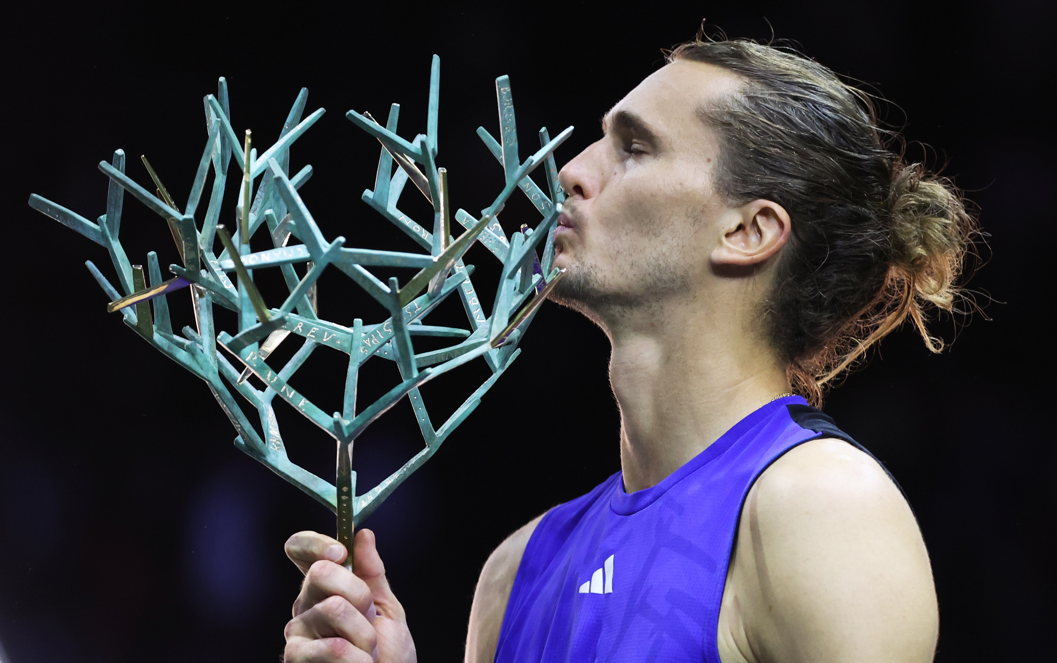 意大利网球队力克德国网球队,兹维列夫制霸全场的简单介绍 意大利网球队力克德国网球队,兹维列夫制霸全场的简单介绍