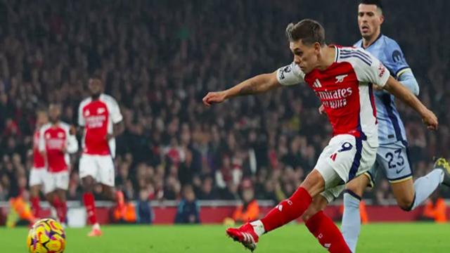 关于阿森纳前锋连续失球，遭到球迷质疑的信息