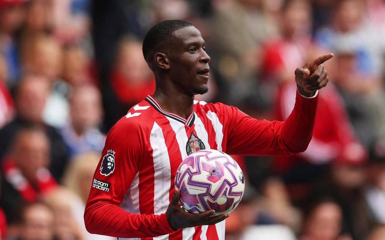 关于阿森纳前锋连续失球，遭到球迷质疑的信息