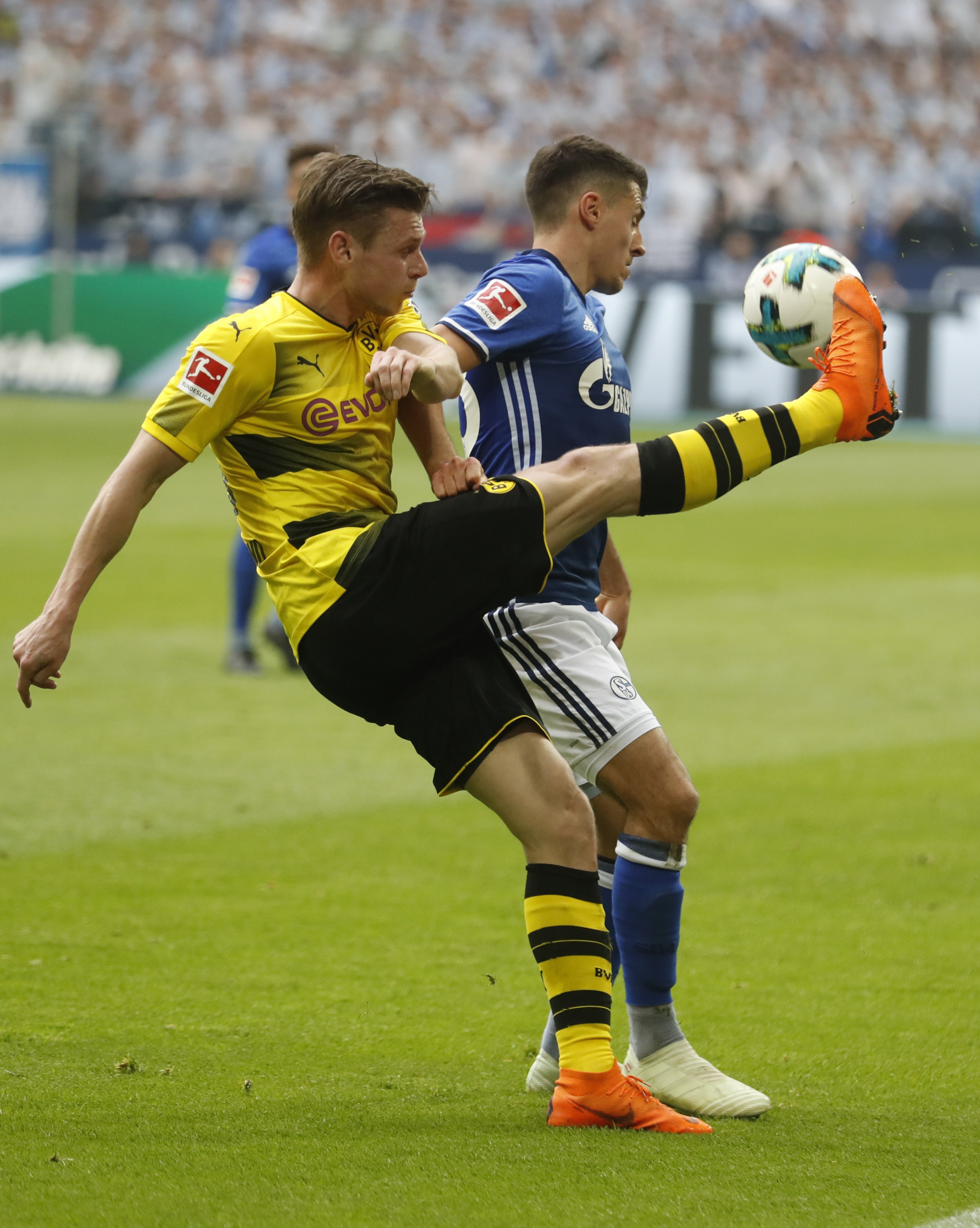 关于多特蒙德客场逆袭：2-1力克沙尔克04的信息