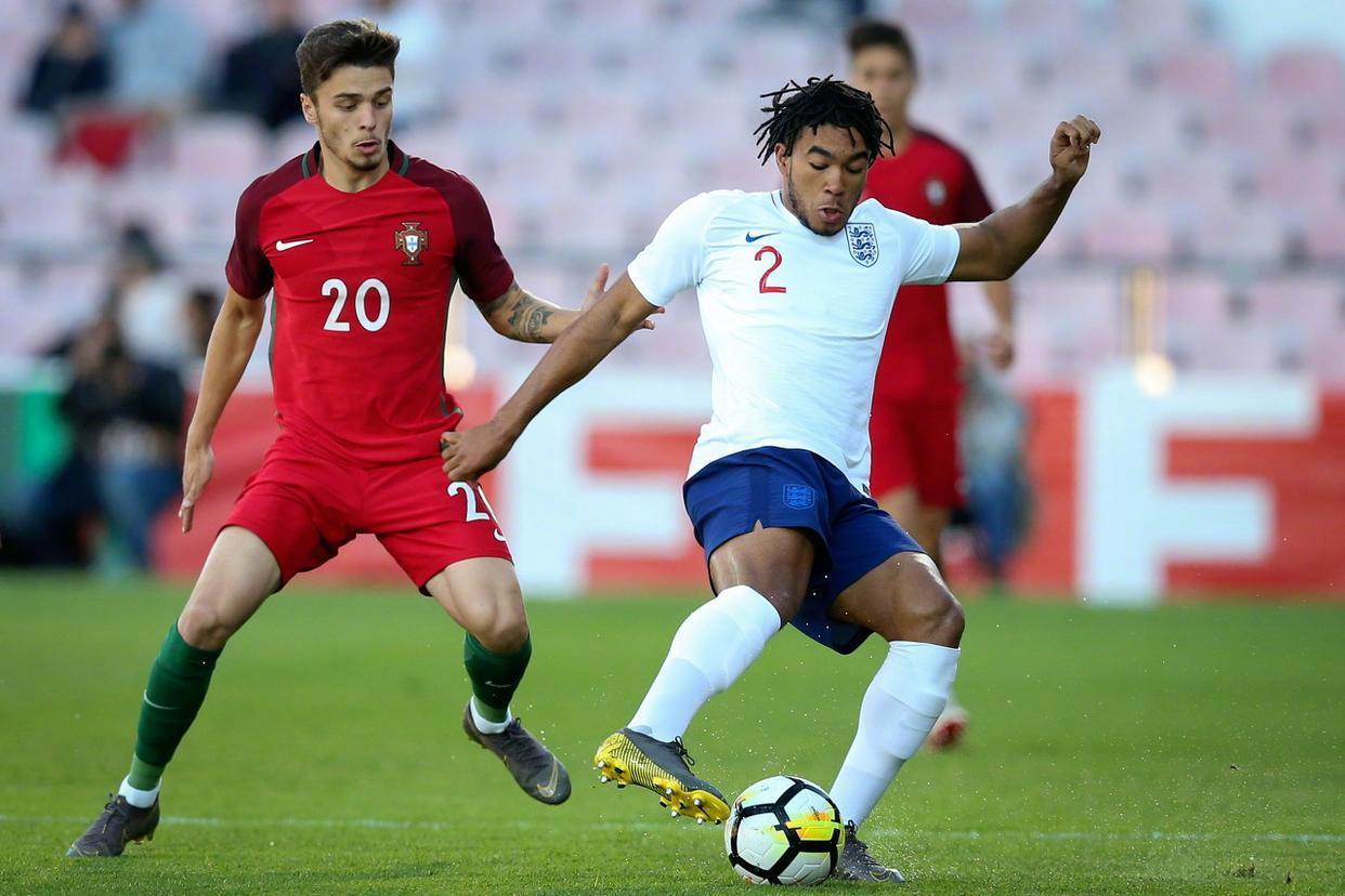 关于英格兰队战平，顺利晋级下一轮的信息