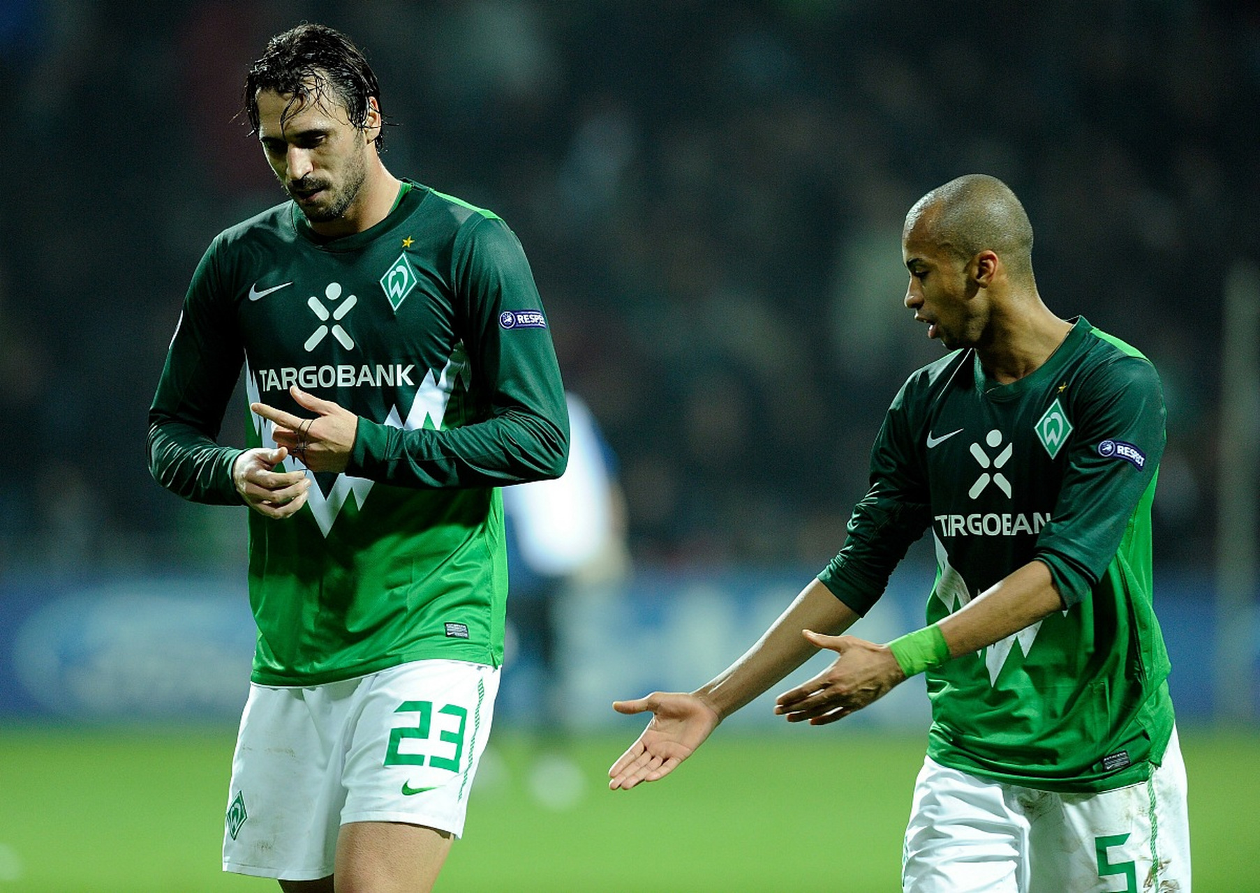 包含云达不莱梅与对手交锋，争分夺取胜利的词条