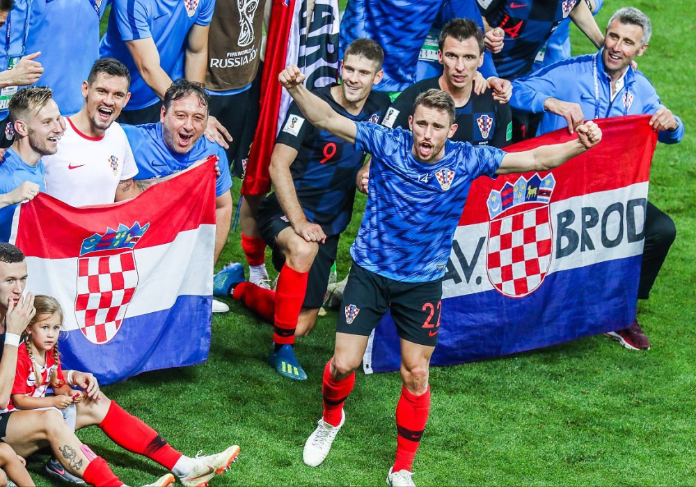 关于尤文图斯苦战得胜，小组出线前景一片光明的信息