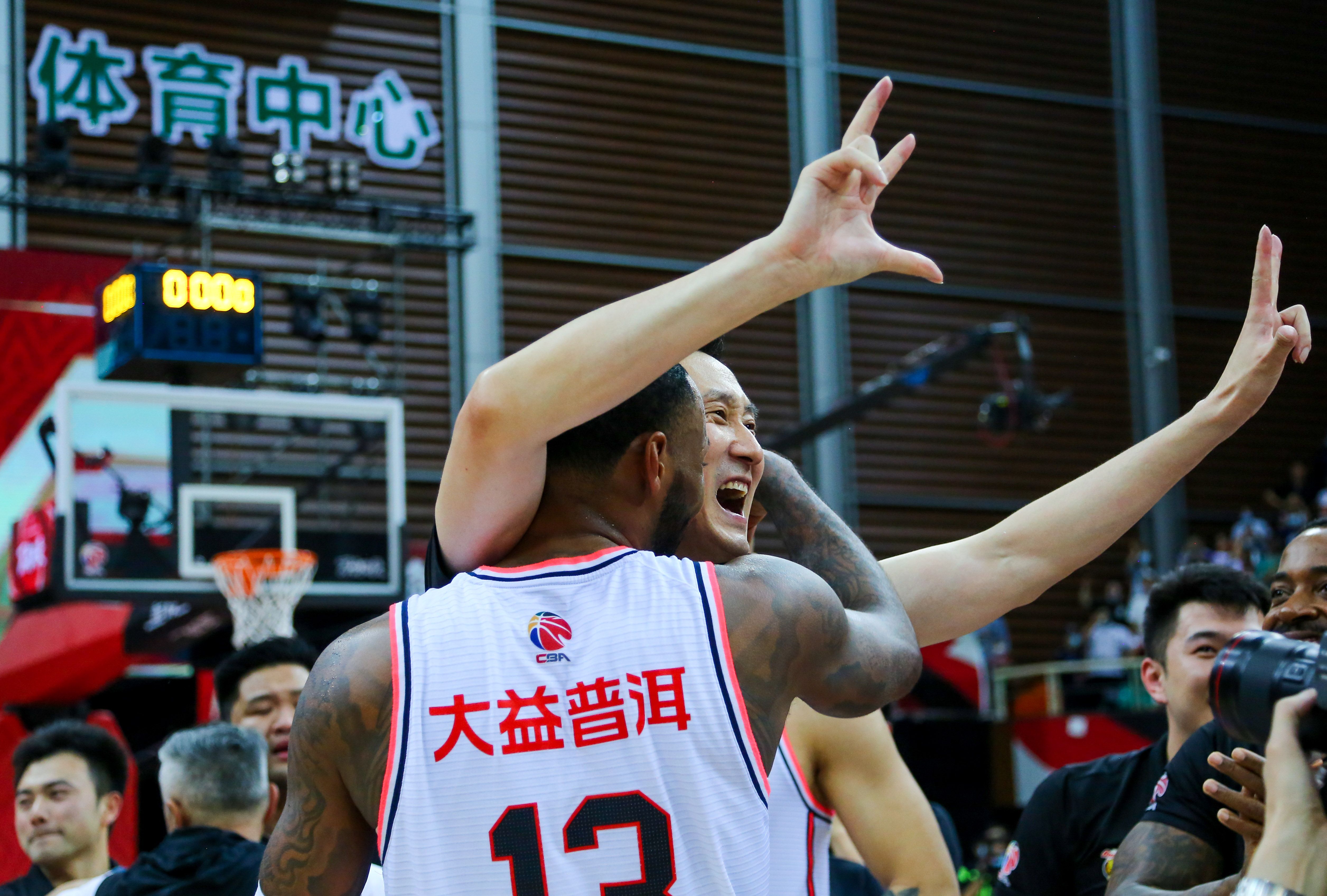 包含黑龙江男篮坚持到底，战胜劲敌的词条