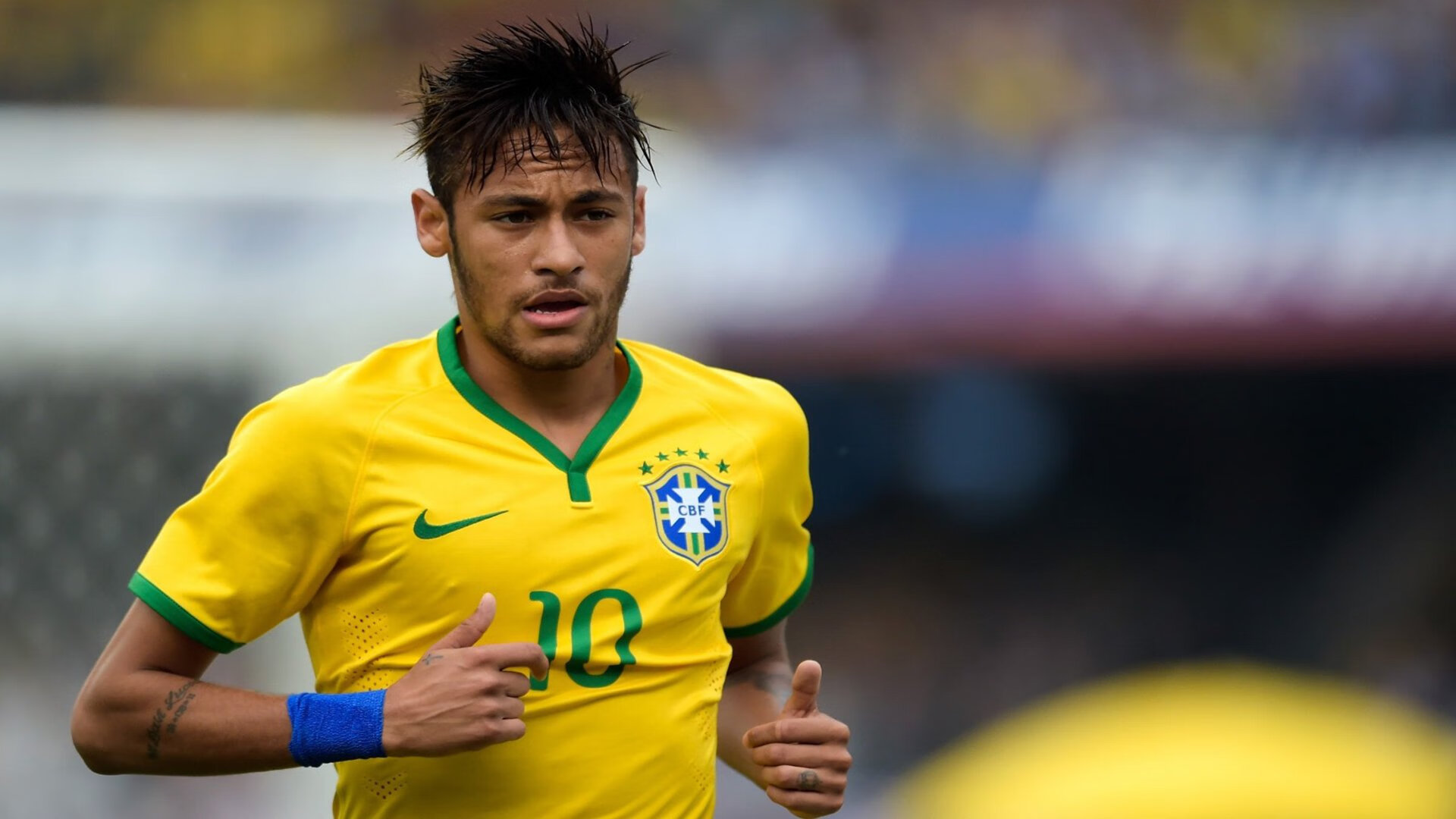 双城记，曼城力克尼斯之夜，赖斯在F1巴林揭幕战上演赛道接管