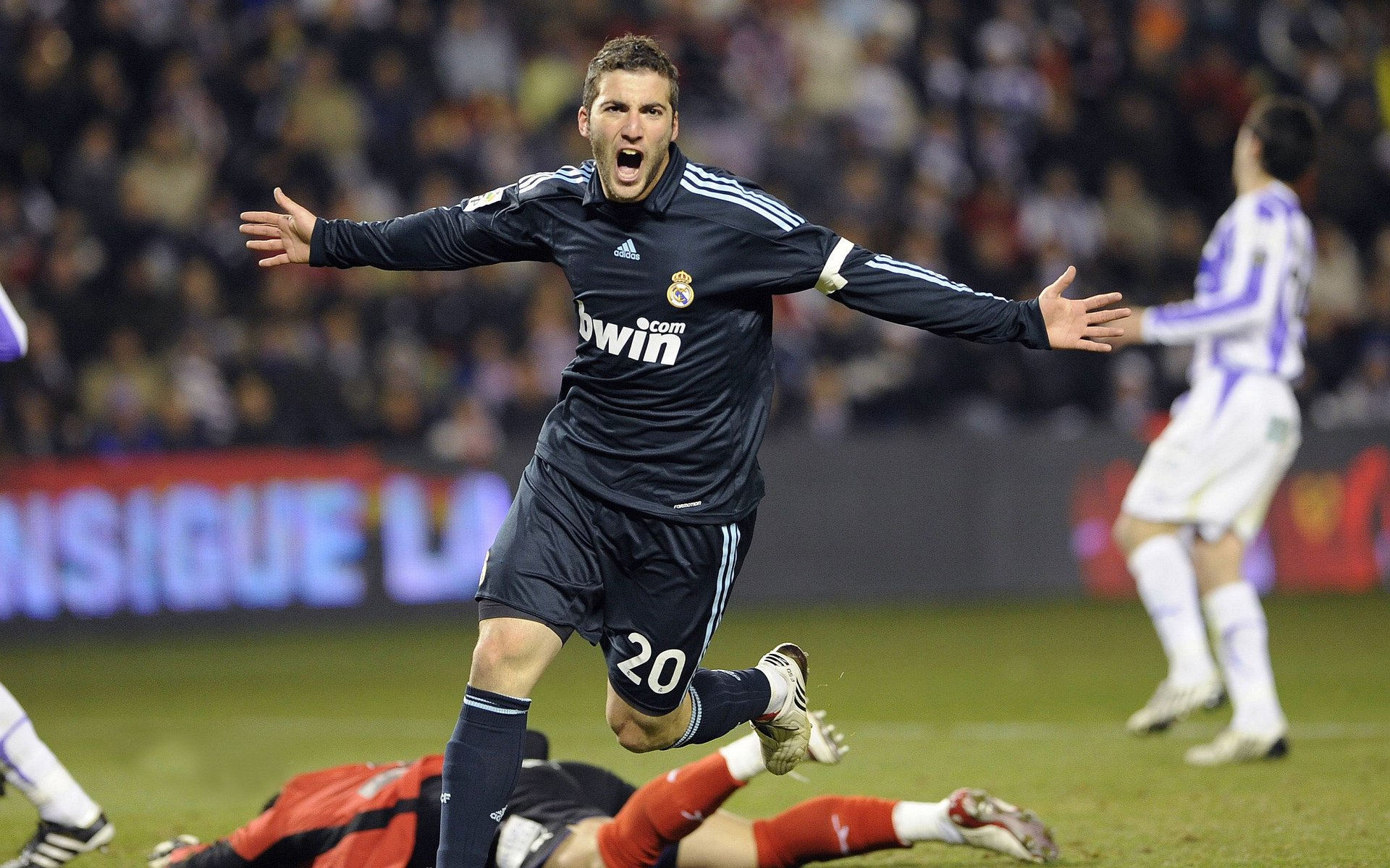 绝杀与制胜，绿茵场与乒乓台的不朽瞬间