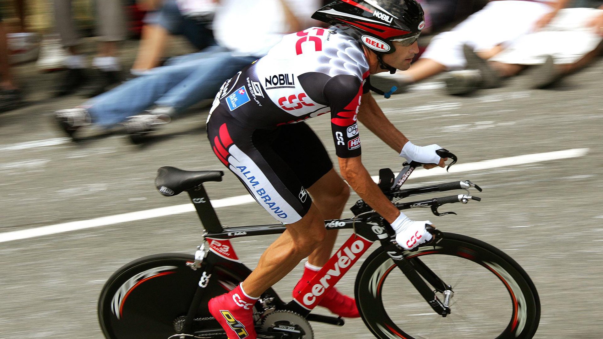 从红土到草地，辛纳横扫蒙特卡洛后温网点燃赛场，新一代网球的唯一性宣言