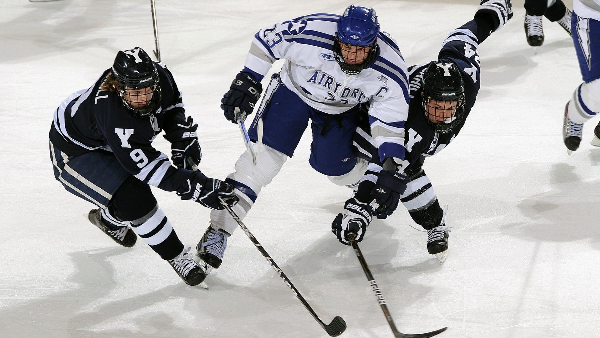 红牛二队鏖战梅赛德斯，塞恩斯带队取胜，展现团队韧性